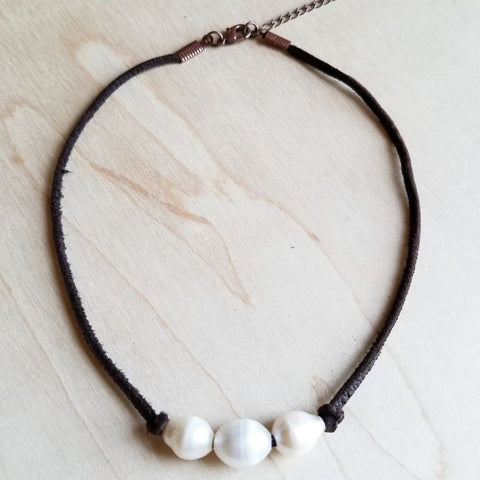 TRIPLE FRESHWATER PEARL BROWN LEATHER CHOKER NECKLACE